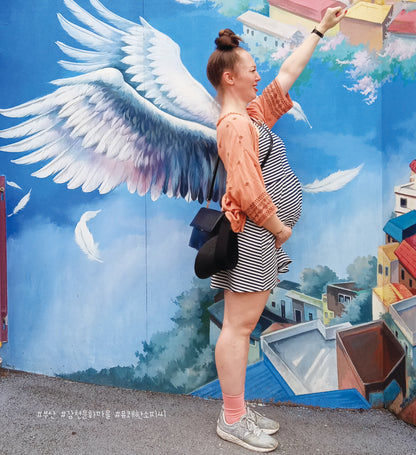 Illustrated diary, [나는 한국에서 임신했다/ I got pregnant far from home]